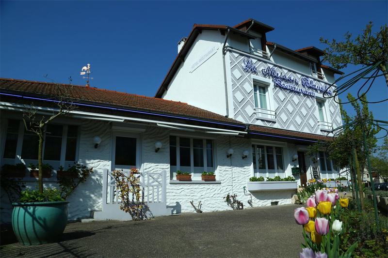 Hotel Restaurant Maison Blanche Rungis Exterior foto