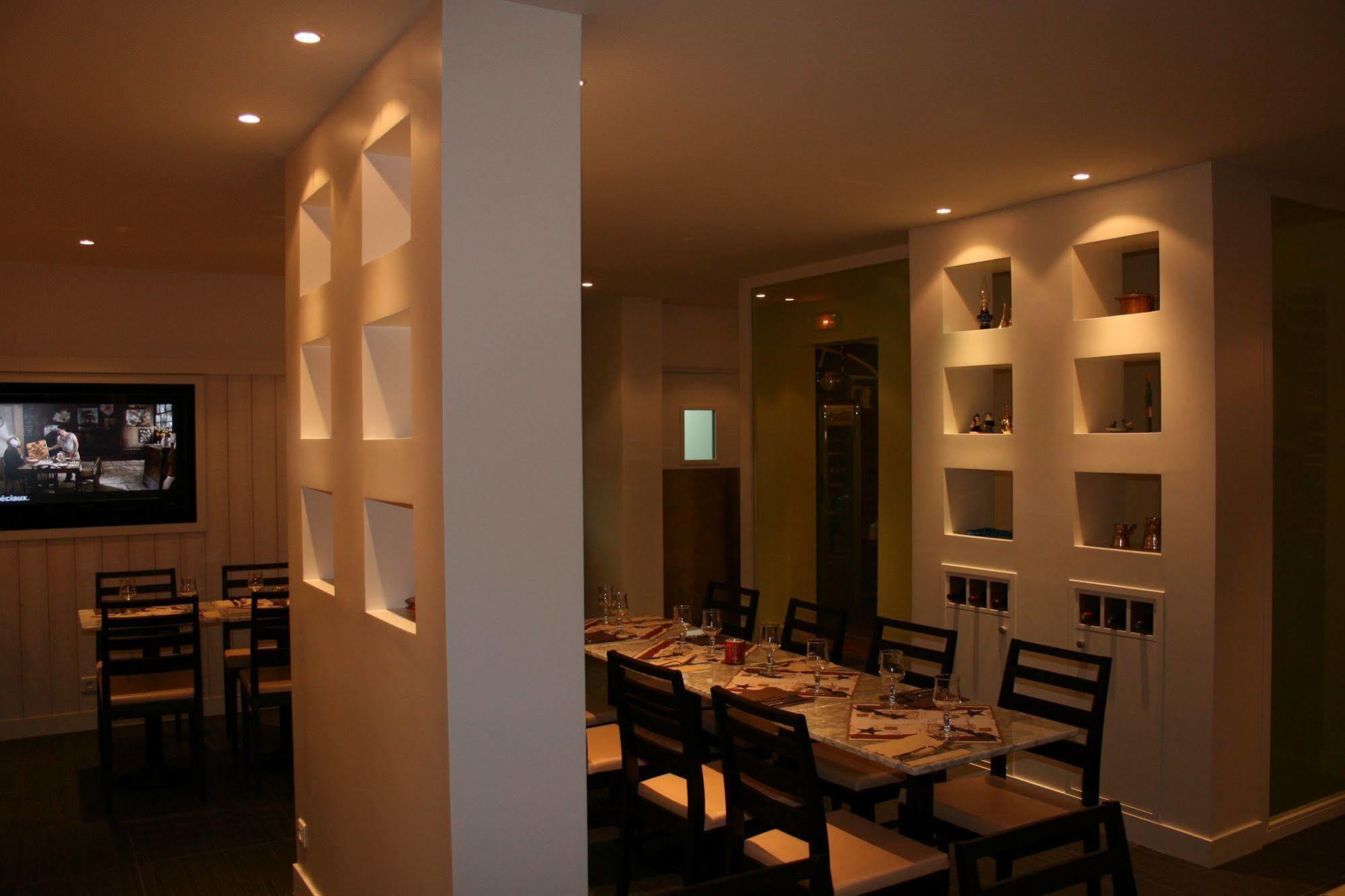 Hotel Restaurant Maison Blanche Rungis Exterior foto